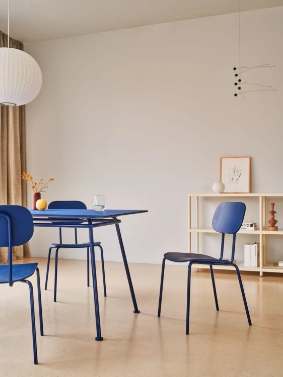 seating_table_mdd_new_school_chair_table_ral5003_m027_1_ma_e_1.jpg